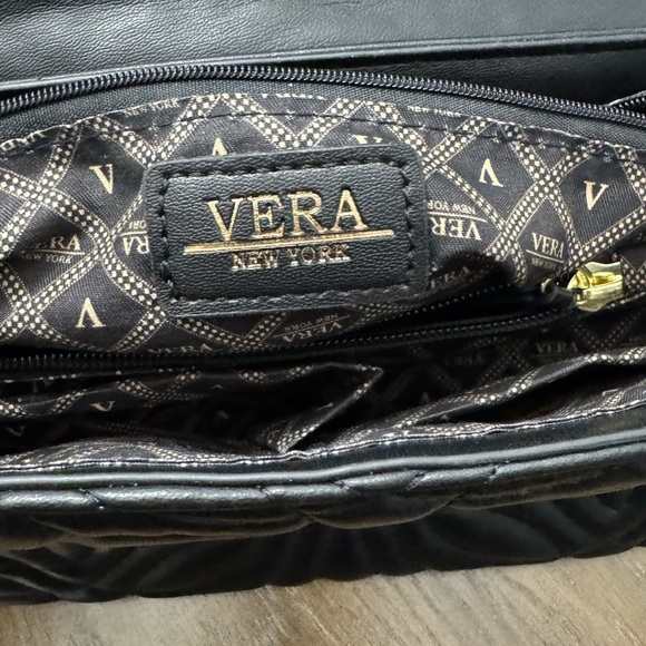 Luxurious Black Quilted Crossbody Bag with Gold Accents Vera New York - Picture 3 of 7